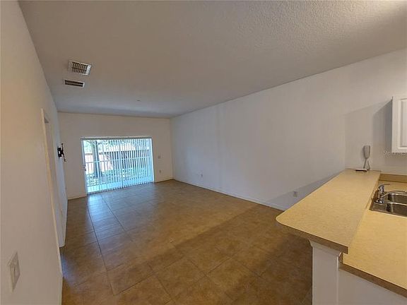 4th image of 3118 Sun Lake Ct APT A
