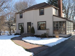 26 Hampshire Dr, Rochester, NY 14618