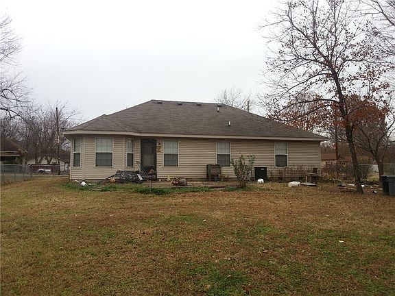 3rd image of 224 Doke St