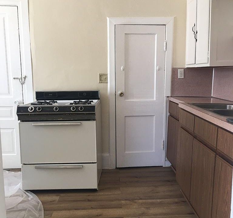 1st image of 225 W Washington Ave APT 1