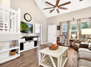 300 Yellow Hawthorn Cir, Summerville, SC 29483