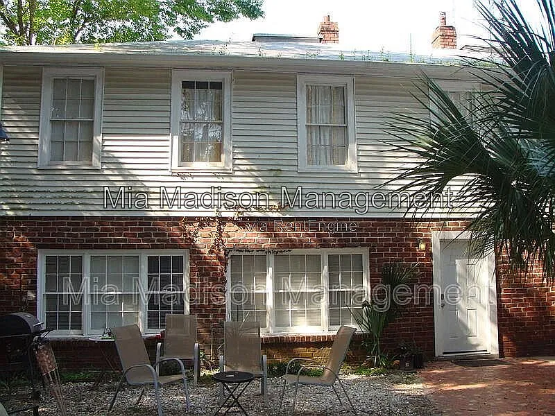 2 bed, 1.0 bath, 750 sqft, $1,300 — Photo 1