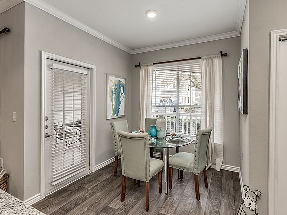 5th image of 938 Kingwood Dr #512