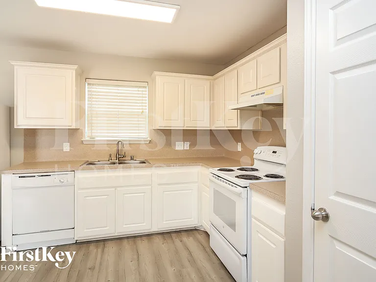 2621 Marlin Dr — Photo 5
