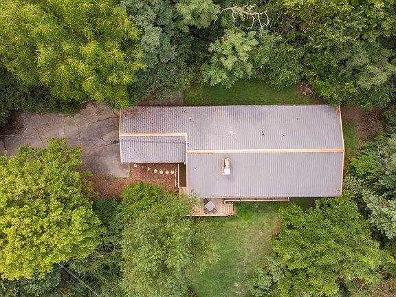 2nd image of 115 Knob Hill Dr