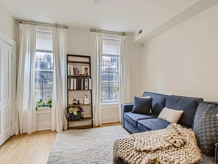 1629 W Julian St #1F — Photo 3