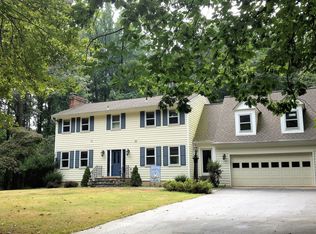 10895 Woodleaf Ln, Great Falls, VA 22066