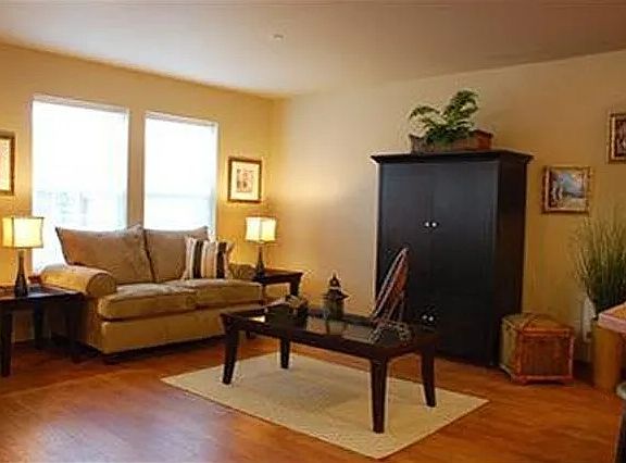 Living room off kitchen/dining room