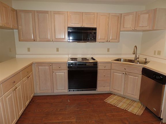 4th image of 21 Shadowbrook Dr