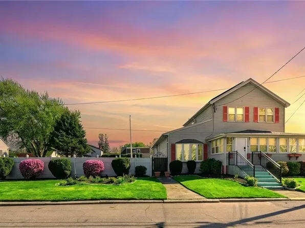 76 Sabra St, Cranston, RI 02910