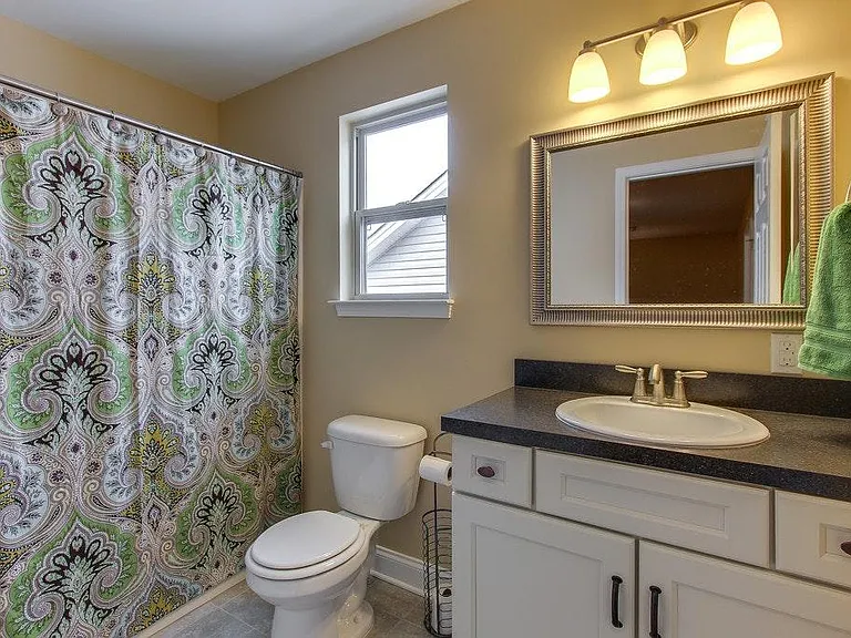 upstairs full bathroom
