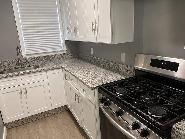 135-137 Clara St #135 — Photo 3