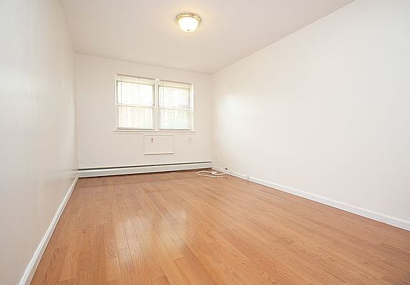 4th image of 3164 46th St APT 2A