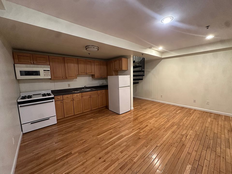 1st image of 1227 Bainbridge St #1D