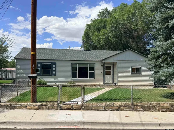 68 Hoover Dr, Green River, WY 82935