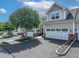 17 Brookside Ct #17, Newtown, CT 06470