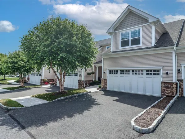 17 Brookside Court #17, Newtown, CT 06470
