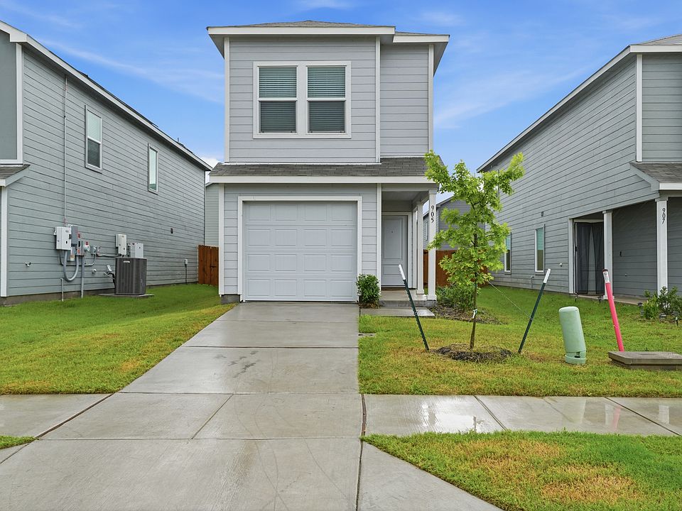1st image of 905 Blue Heron Dr