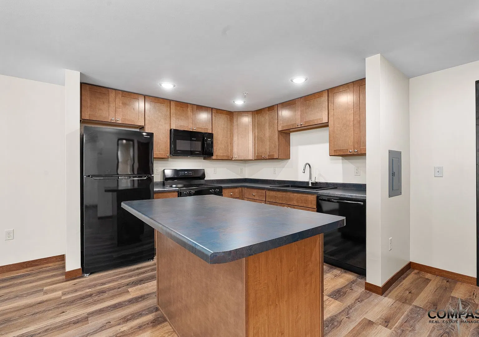 610 Gray St Apartments — Photo 3