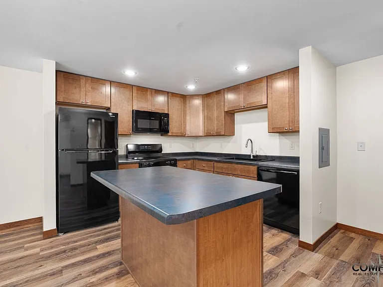 610 Gray St Apartments — Photo 3