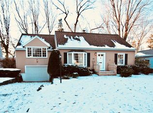 55 Villewood Dr, Rochester, NY 14616