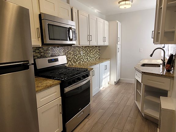 2nd image of 440 Warburton Ave APT 3