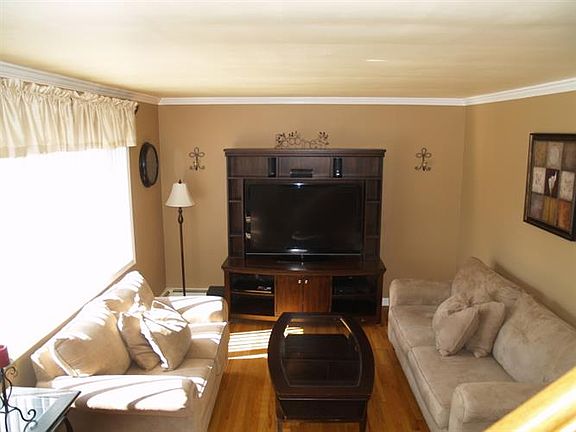 3rd image of 19 Lincoln Ave