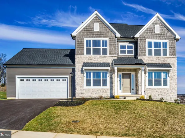 2028 N Fall Harvest Dr, Mechanicsburg, PA 17055