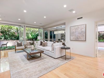 121 N Almont Dr APT 103, Beverly Hills, CA, 90211