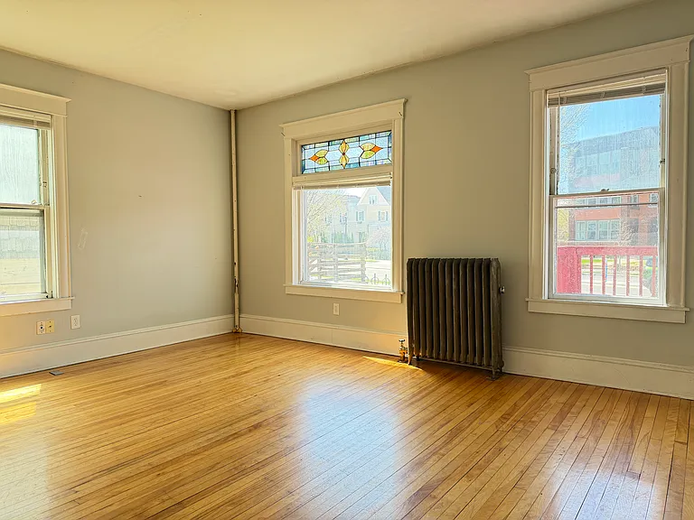 2715 Hennepin Ave S — Photo 7