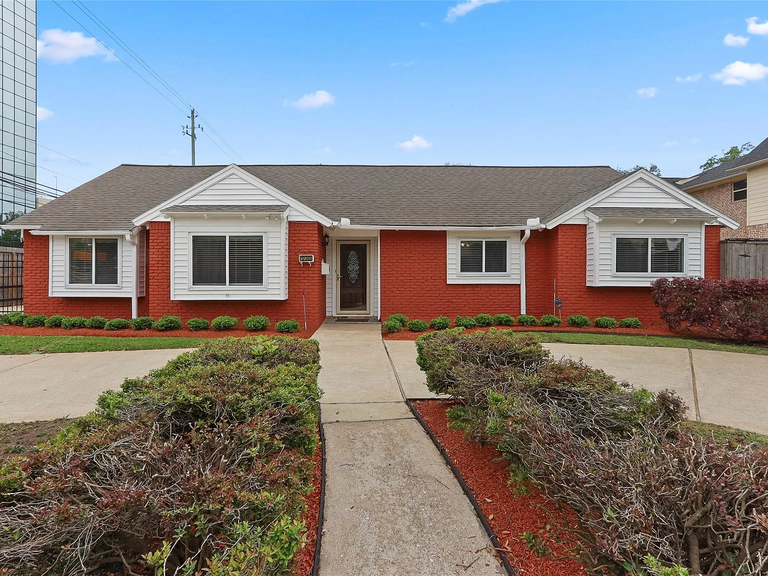 4 bed, 2.0 bath, 2041 sqft, $3,500 — Photo 3