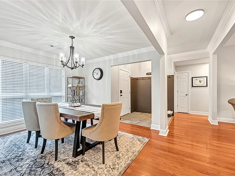 701 SW Maidstone Ave — Photo 13