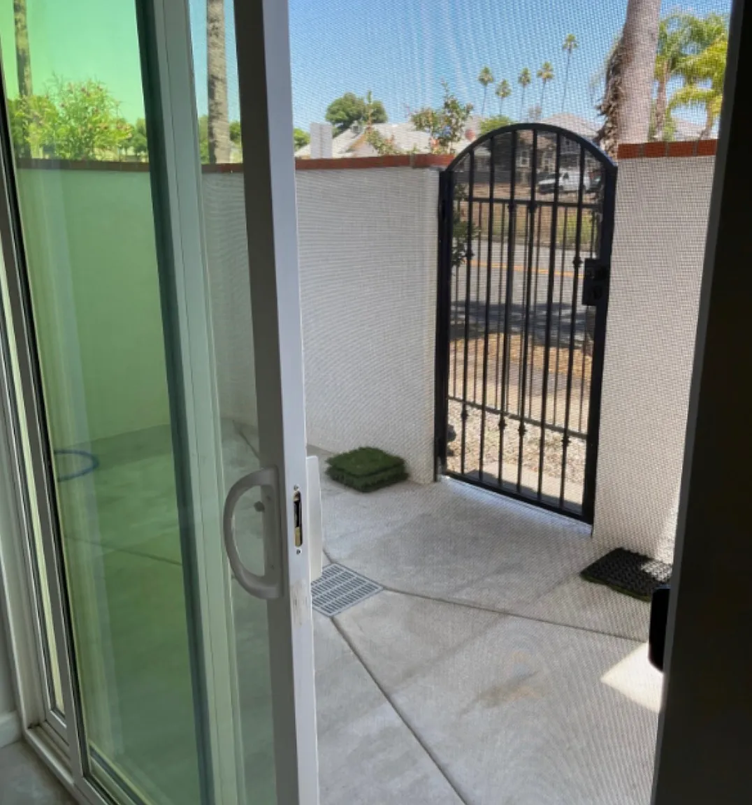 2 bed, 900 sqft, $2,700 — Photo 2