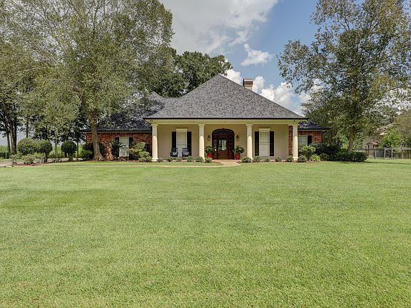 2nd image of 809 Lucerne Dr