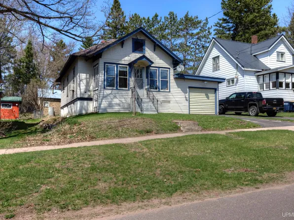 338 E Tamarack St, Ironwood, MI 49938