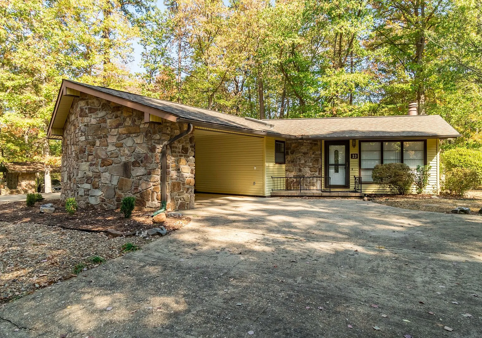 2 Bedroom, 2 bath newly remodeled house features a pull-through driveway, level back yard, and a ... — Photo 1