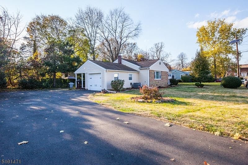 1st image of 710 Elaine Ct
