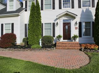 105 Stone Xing, Stewartsville, NJ 08886