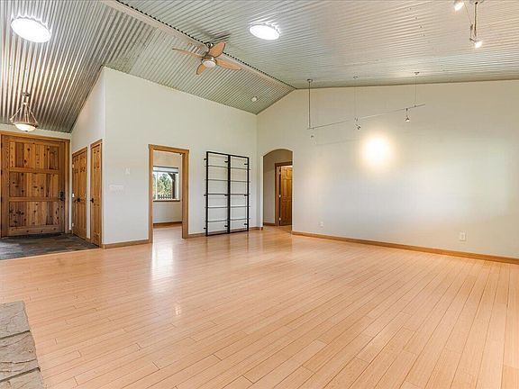 5th image of 69175 Holmes Rd