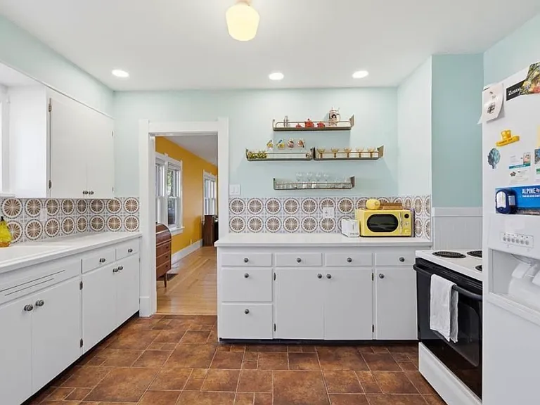 710 E Gibbon St — Photo 6