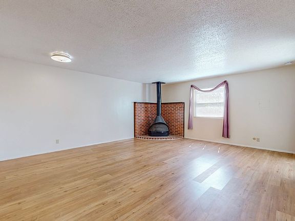 5th image of 629 Mountain View Ave NE