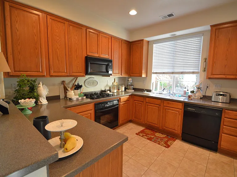 237 Blackstone Cmn — Photo 3