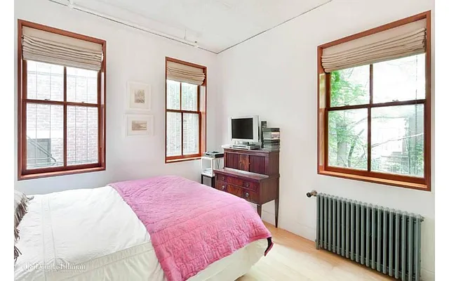 Rented by Douglas Elliman | media 16