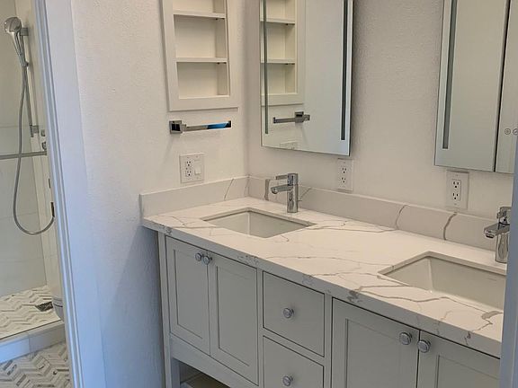 3rd image of 88 King St Unit 603