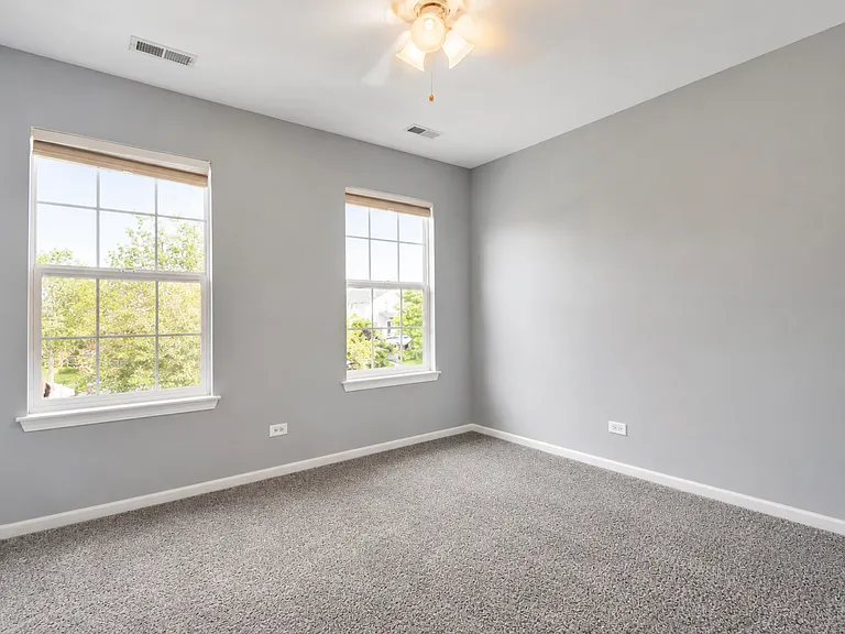 1858 S Hamlin Ln — Photo 19