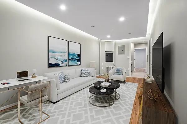 Rented by The Agency | media 10