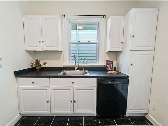 2nd image of 2754 Minot Ave