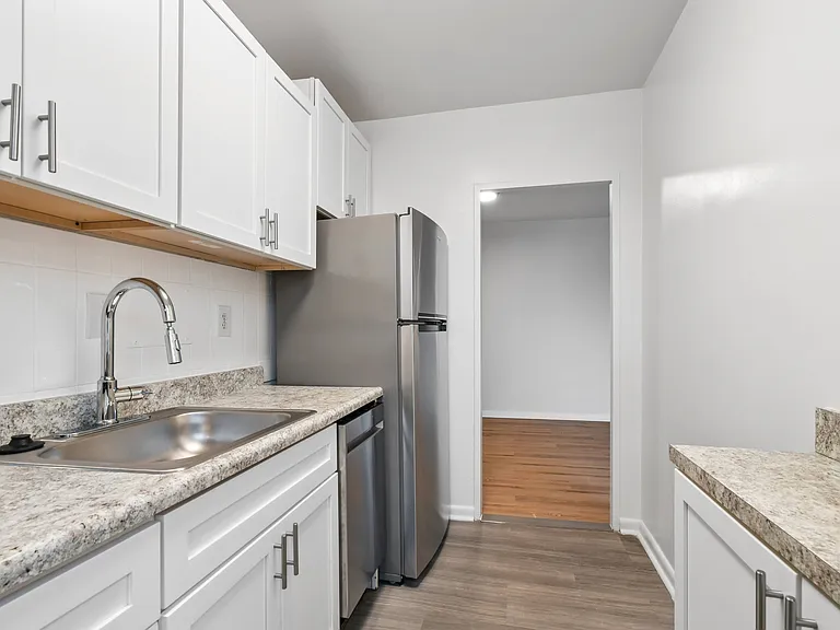 Quebec House Apartments — Photo 34