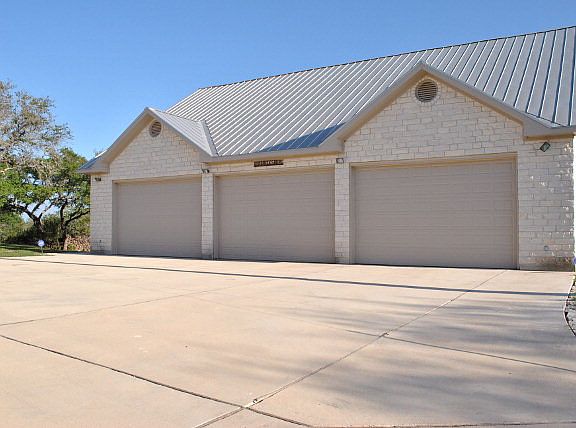 3rd image of 5484 W Us Highway 290