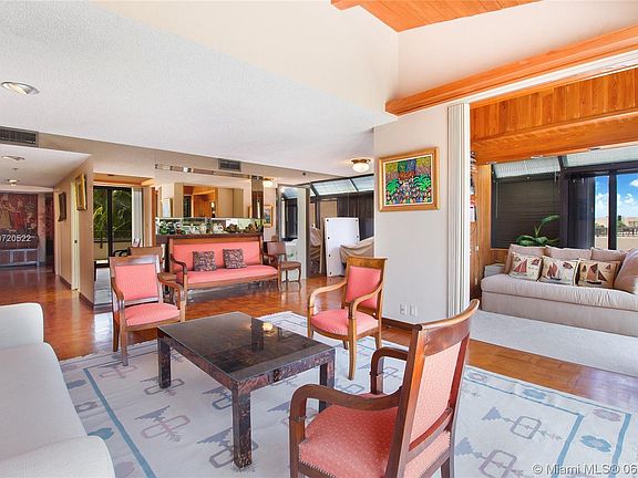 4th image of 201 Crandon Blvd APT 311